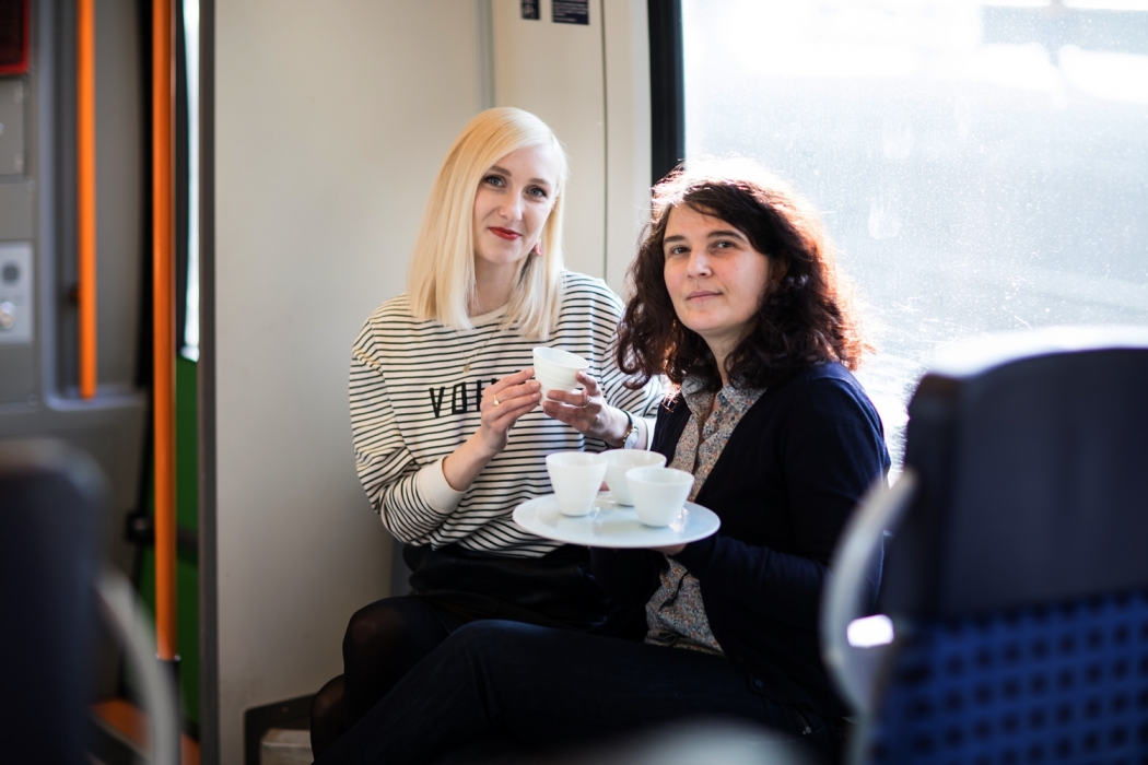 Eine Zugfahrt mit Susan Heise, Prozellankünstlerin aus Leipzig